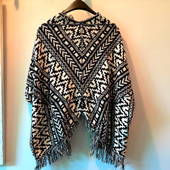Free People shawl. One size. No tags - Picture 2 of 2